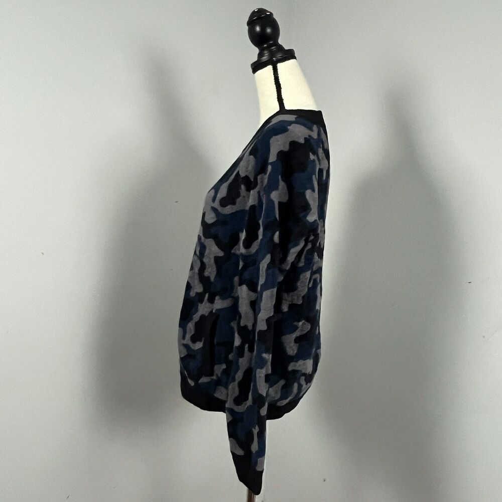 Barefoot Dreams CozyChic Ultra Lite Camo Zip Up Bomber Sweater Women's Large - Picture 3 of 6